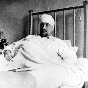 Apollinaire à l'hôpital italien après sa trépanation. Mars 1916.