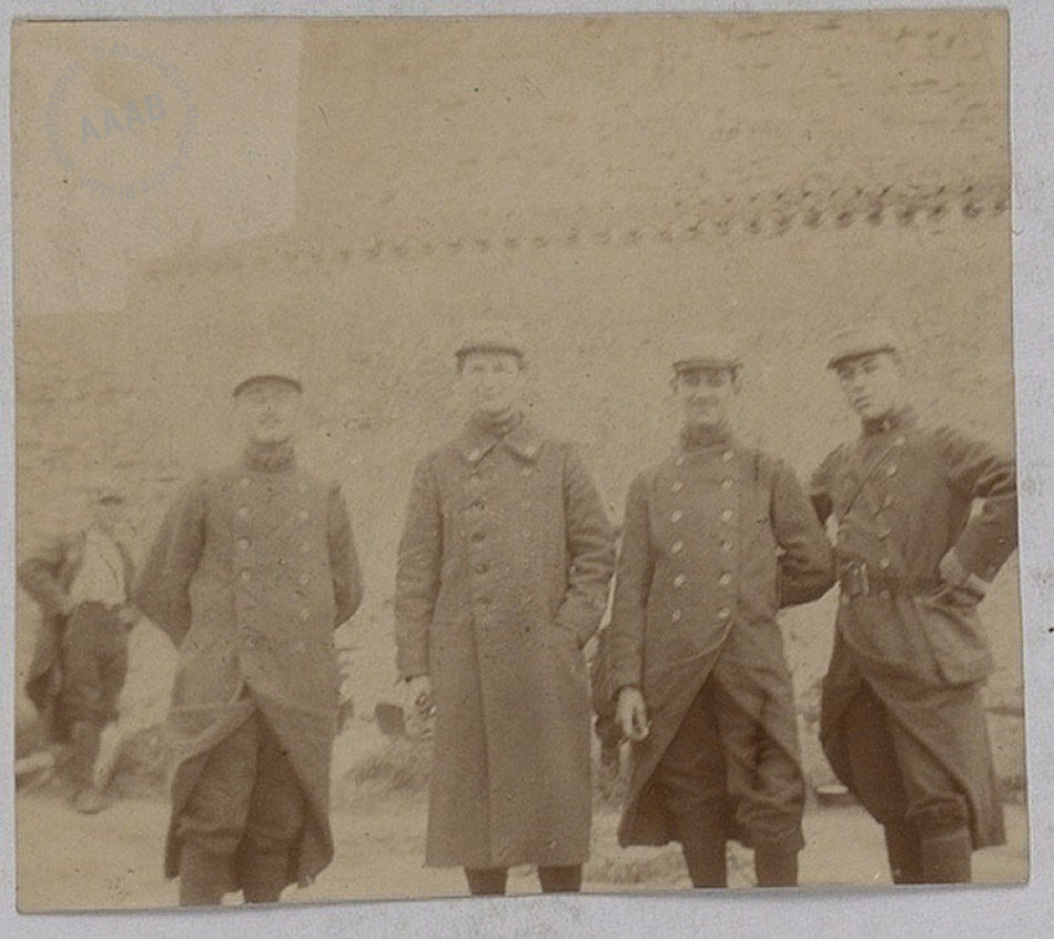 André Breton avec des amis militaires